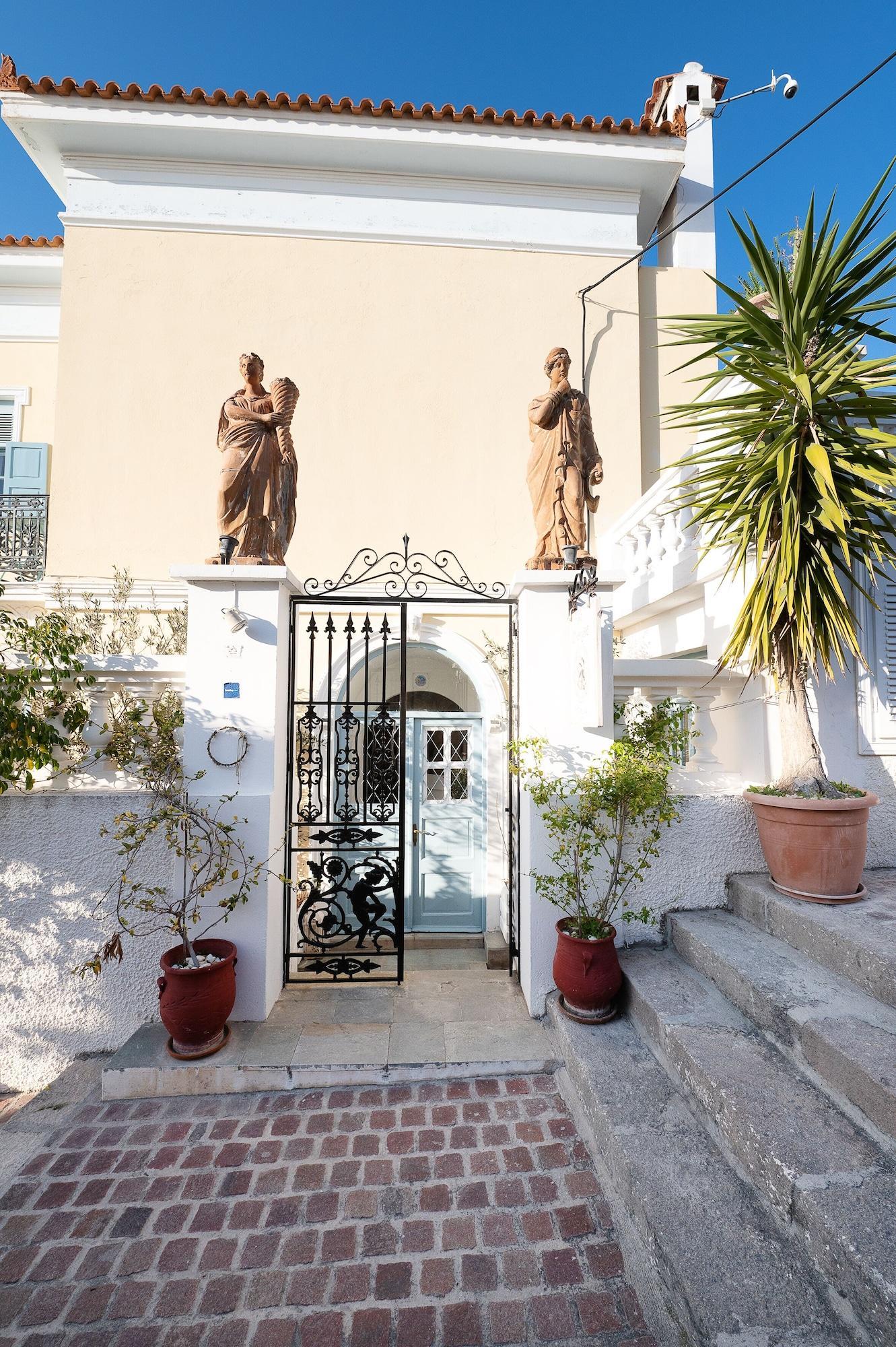 Dionysos Hotel Poros Town Exterior photo